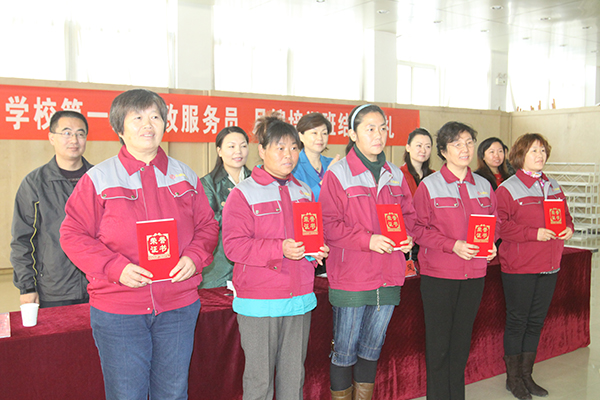 為學員頒發證書